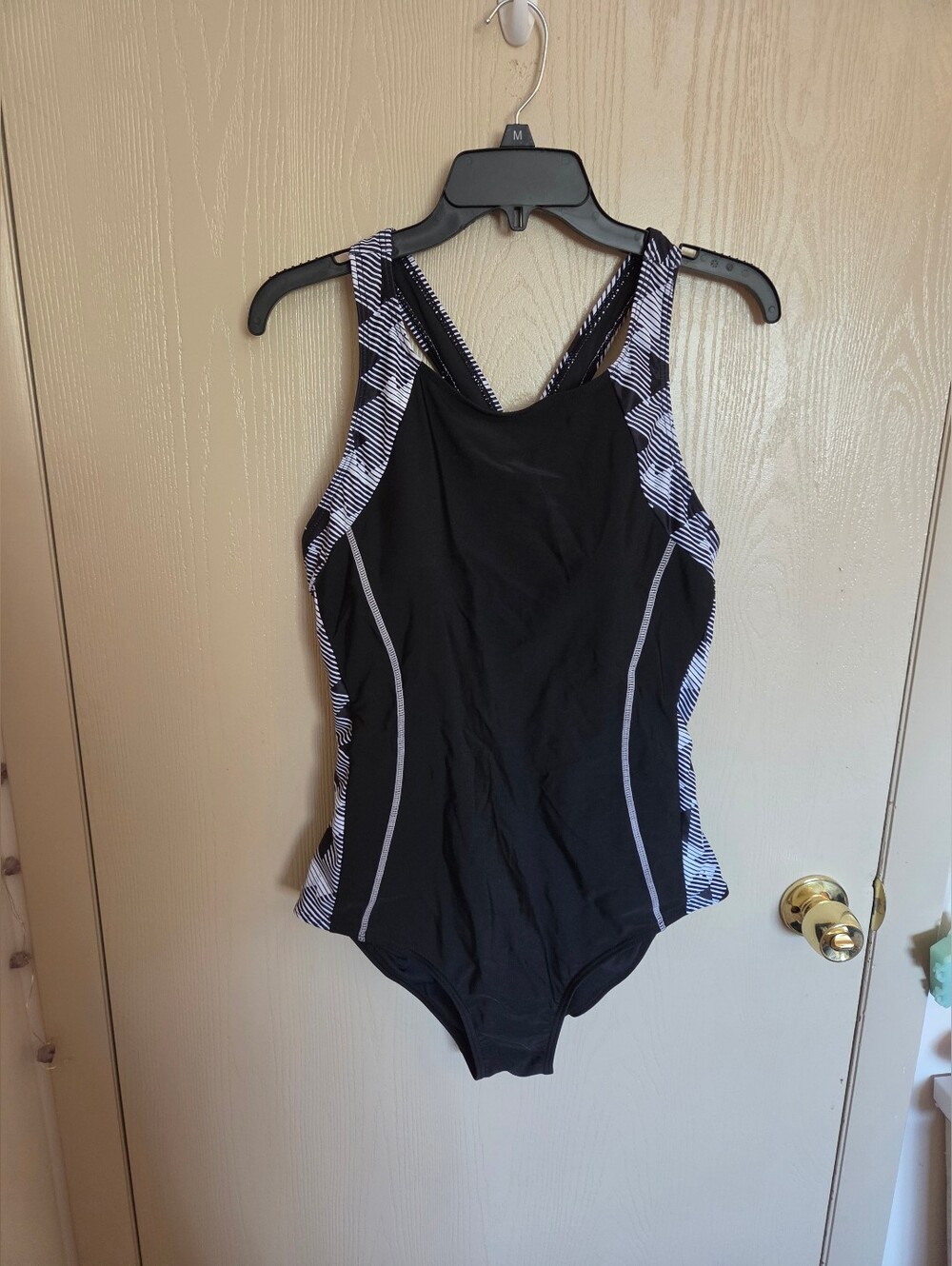 Womens Black, White, Gray Geometric Design One Piece Swinsuit Size XL